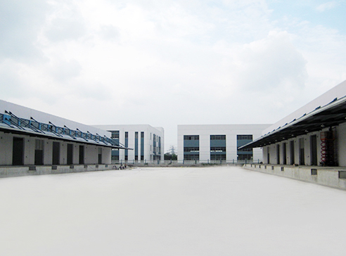 Two large standard logistics warehouses with a total area of approximately 47100 square meters, and the space can be freely divided and combined.